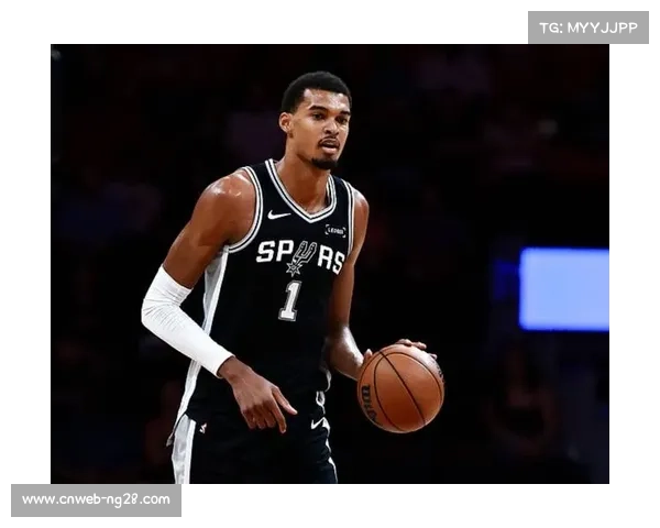 勇士马刺再度对决,三天内第二次交锋引关注 勇士马刺再度对决,三天内第二次交锋引关注